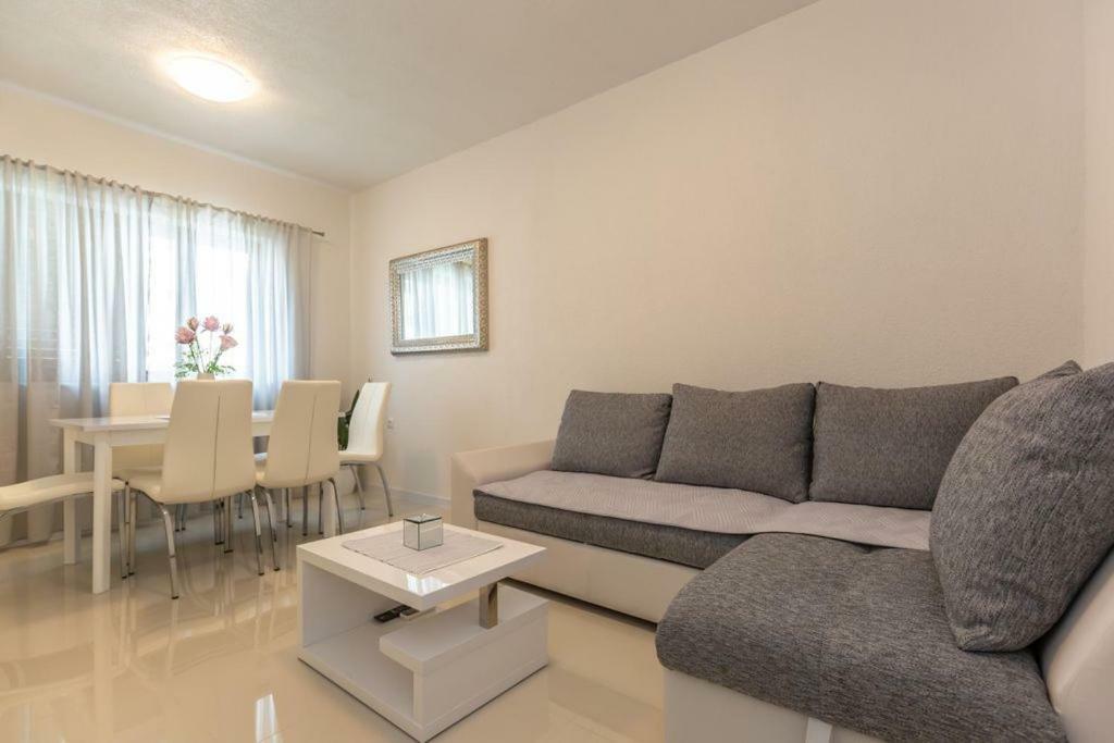 Tatijana Holiday Apartments Makarska Bagian luar foto